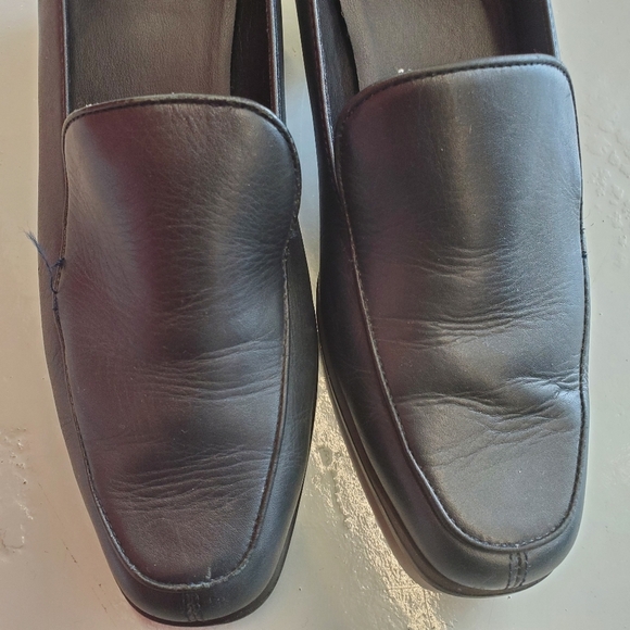 Vintage Aerosoles Classic Loafer Style Heel - Picture 2 of 9
